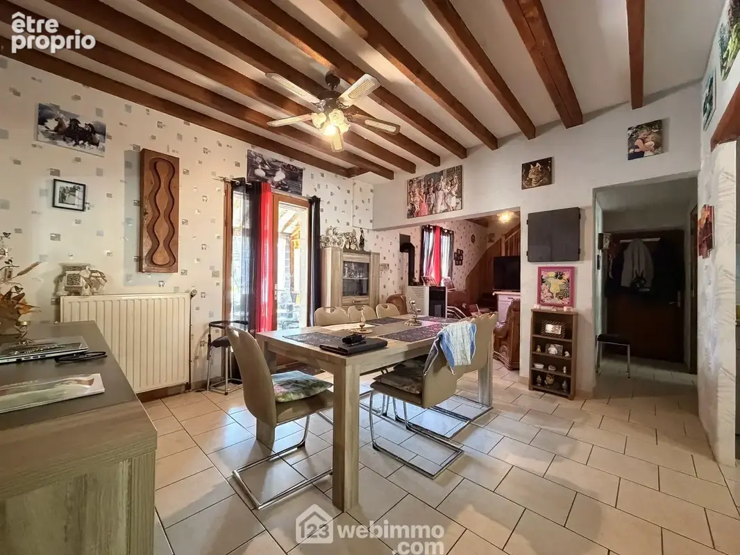 Vous apprécierez la pièce de vie de 41 m² comprenant ...