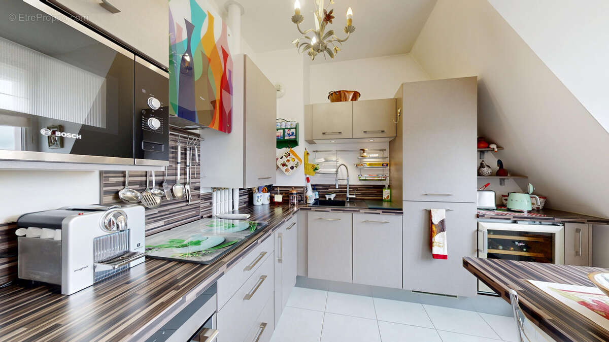 Appartement à LES CLAYES-SOUS-BOIS