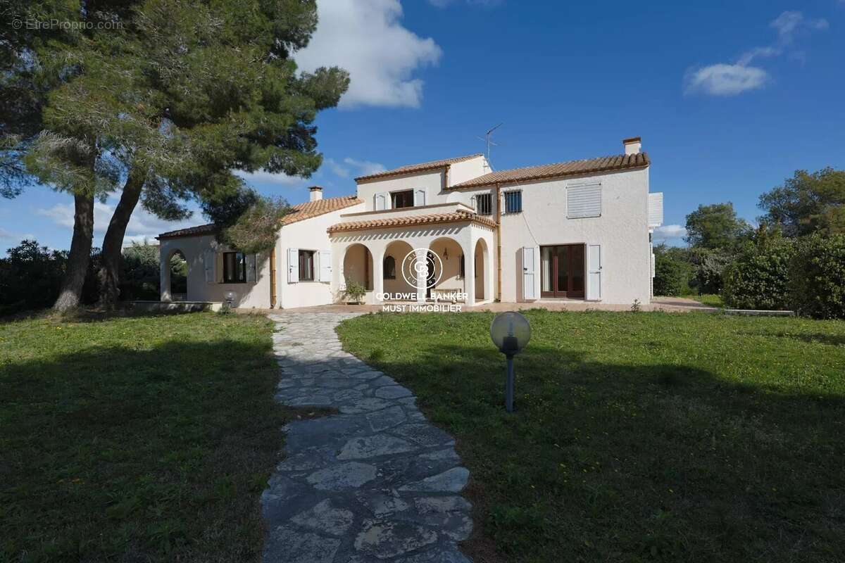 Maison à SAINT-ESTEVE