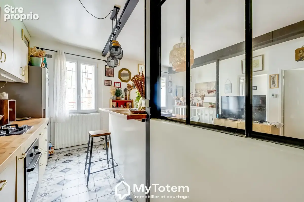BAS MONTREUIL   À quelques minutes du métro   Appartement 3 pièces avec espace aménagé en sous-sol   86 m2 au - photo 4