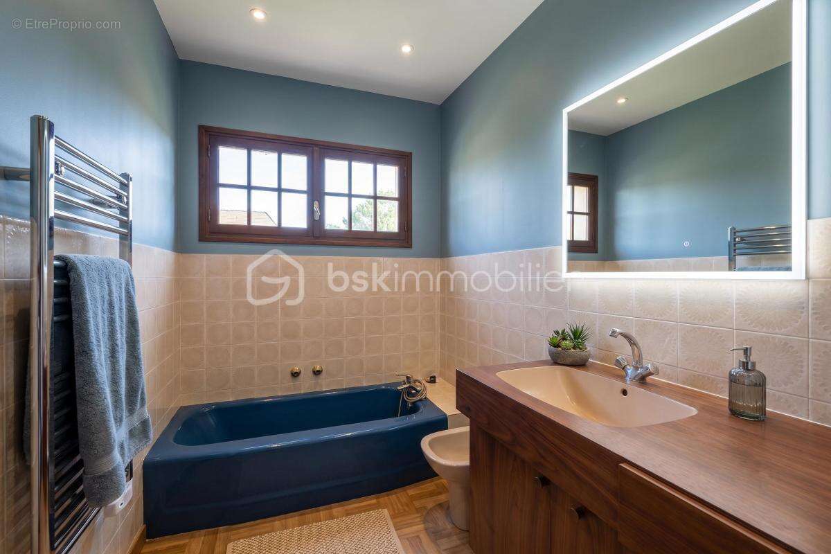 Rare ! Maison de plain-pied à Anglefort avec sous-sol de 140 m² + grand abri voiture 72 m - photo 10