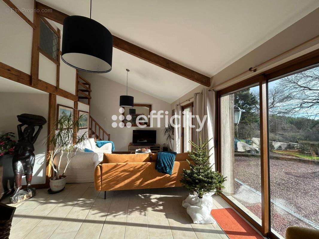 Maison à SAINT-SEVER-CALVADOS