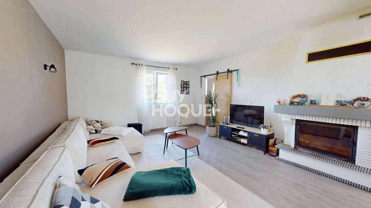 Exclusivité Guy Hoquet Avranches Maison familiale rénovée avec vie de plain-pied, en plein coeur de Ducey. - photo 4