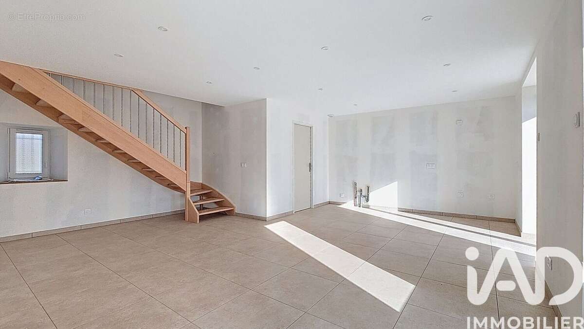 Maison 199 m² à Charnas  - photo 8