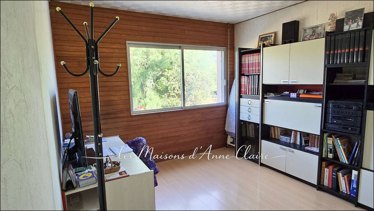 Maison  plain-pied 94 m2 / 4 chambres  / garage/ véranda/ jardin clos et paysager - photo 11