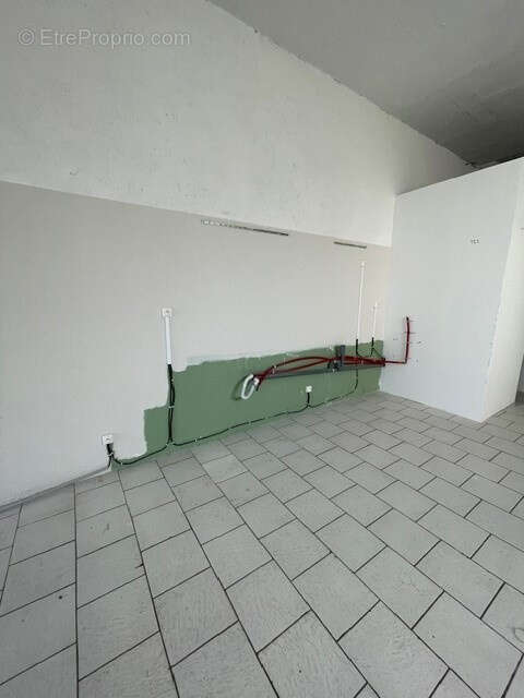 Ales - local commercial - 65 m2 - mezzanine  - stationnement - photo 7