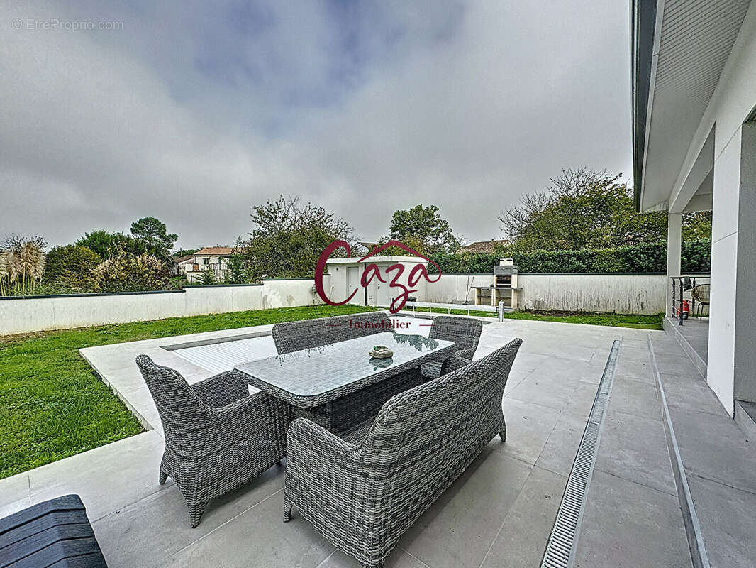 Maison à FARGUES-SAINT-HILAIRE