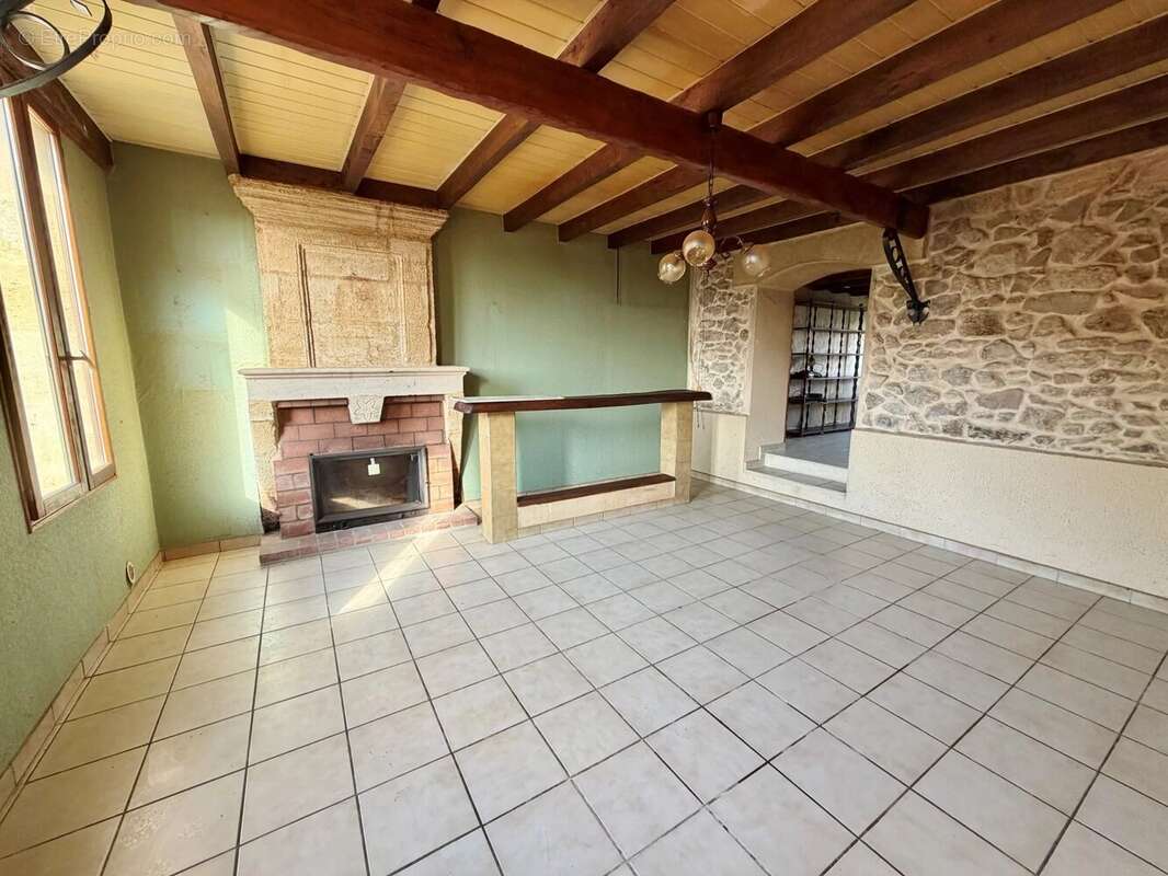 Maison à SAINT-CHRISTOLY-DE-BLAYE