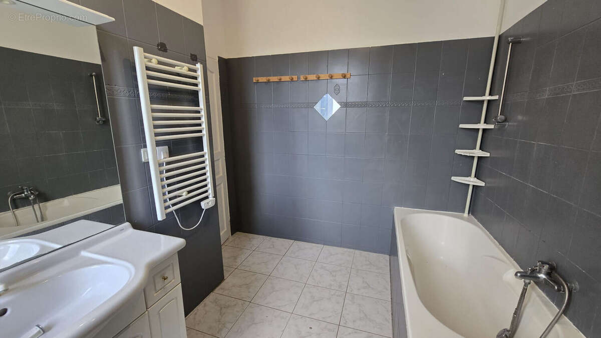 Maison à LE CASTELLET