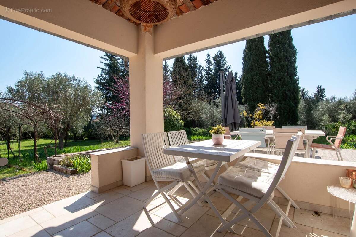 Maison à CHATEAUNEUF-GRASSE