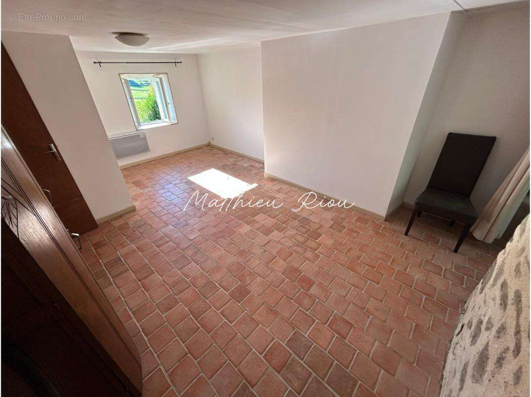 Maison à SAINT-ETIENNE-DE-FURSAC