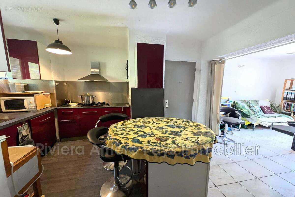 Appartement à PUGET-THENIERS