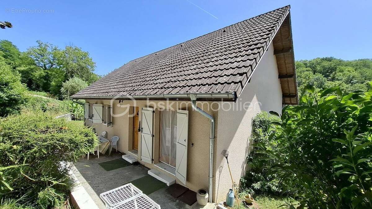 Maison à YENNE