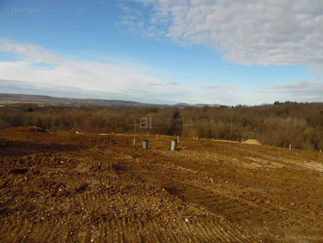 Terrain à AMBERIEU-EN-BUGEY