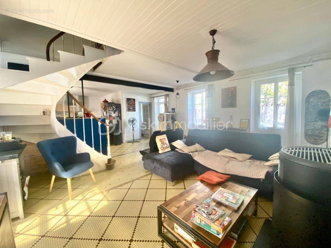 Ancien hôtel particulier rénové avec studio indépendant - photo 1