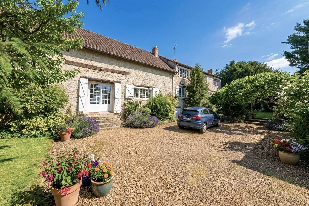 Maison à ETAMPES