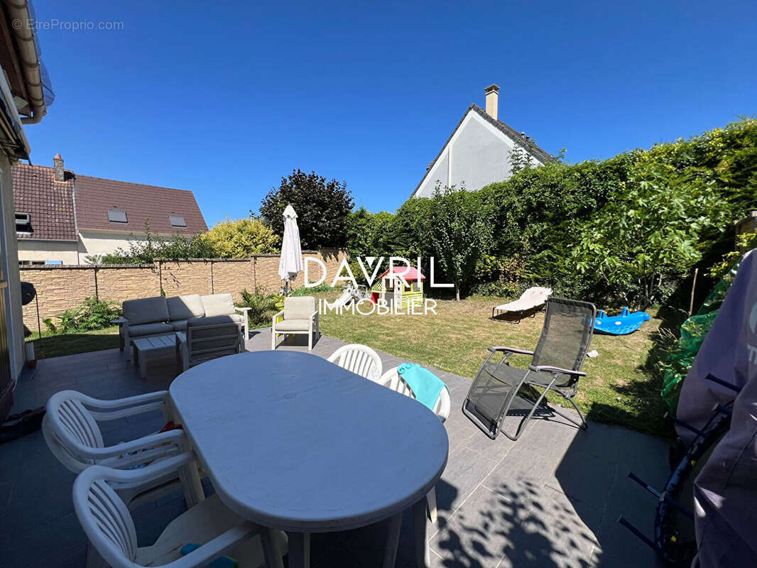 Maison à CHANTELOUP-LES-VIGNES