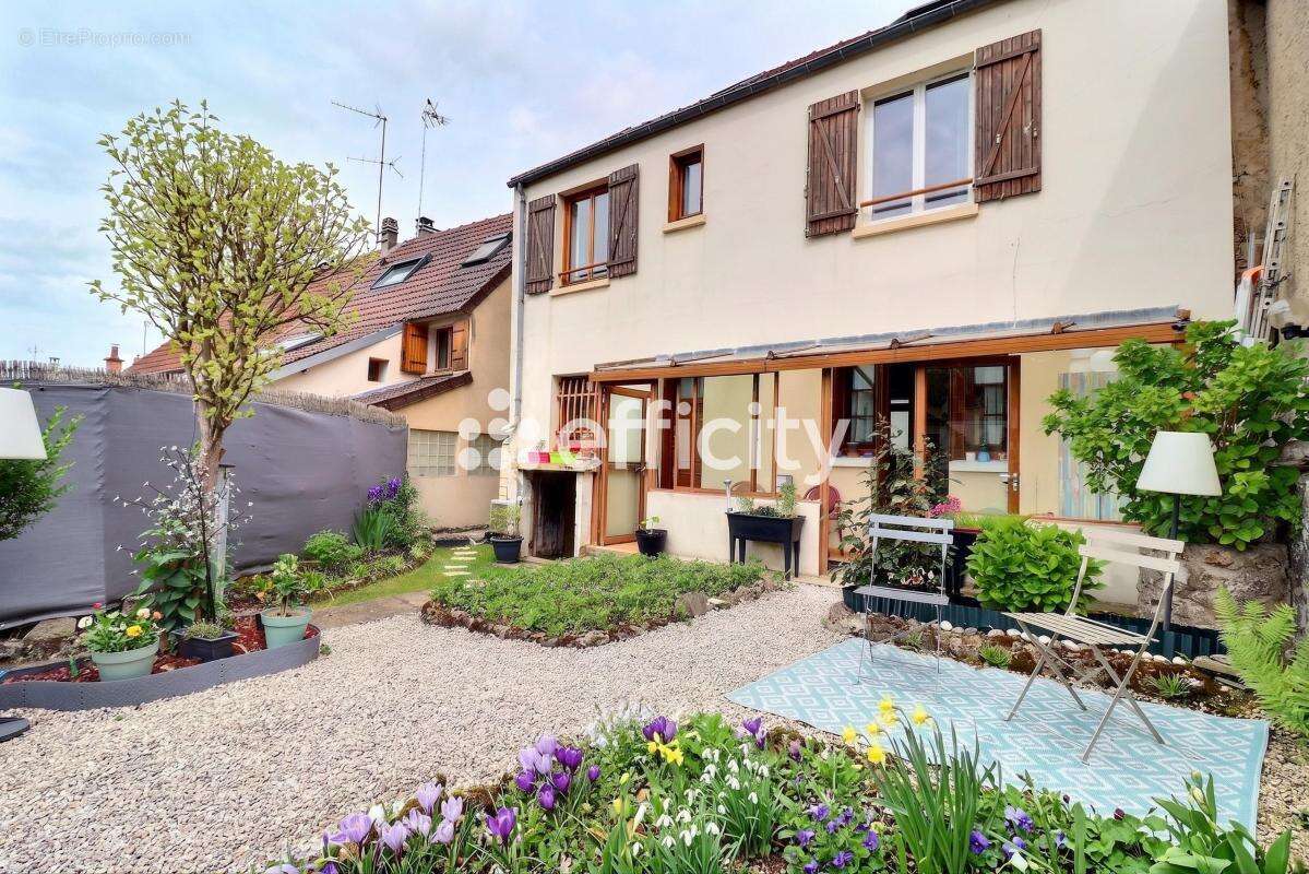 Maison à COUPVRAY