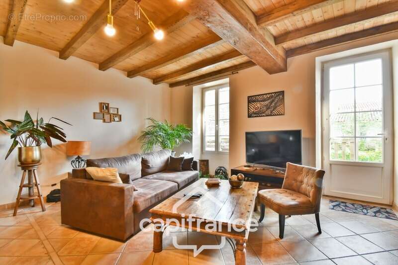 Maison à vendre 5 pièces ASNIERES LA GIRAUD (17) avec jardin, dépendances et garage - photo 2