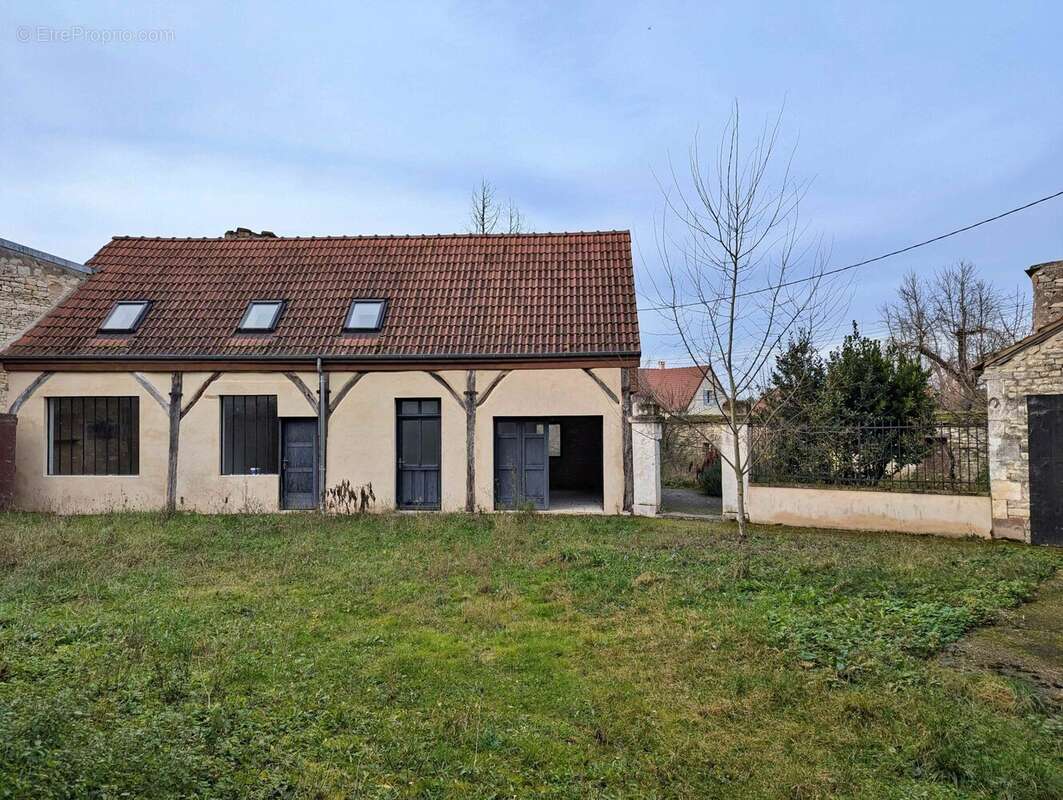 dépendance avec atelier et chambres - Maison à BAZARNES