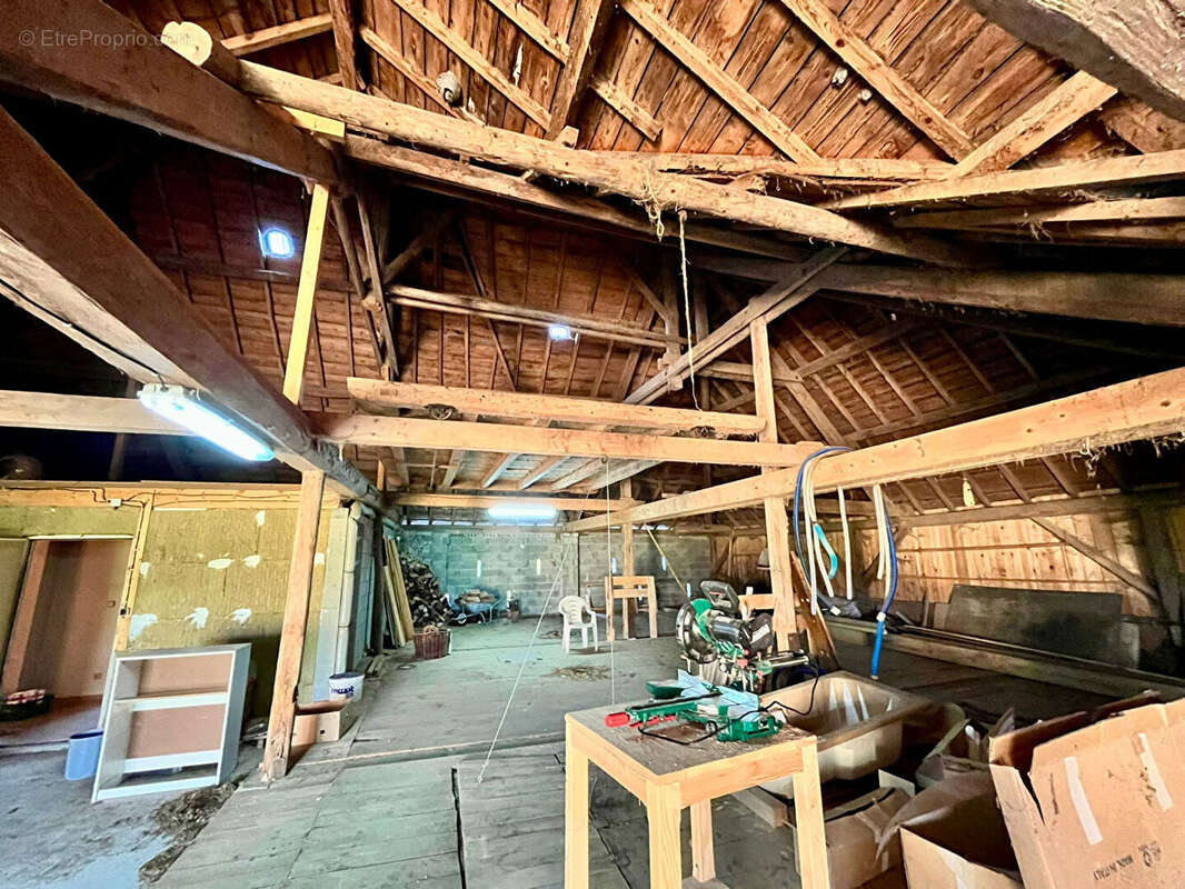 Maison à GUYANS-VENNES