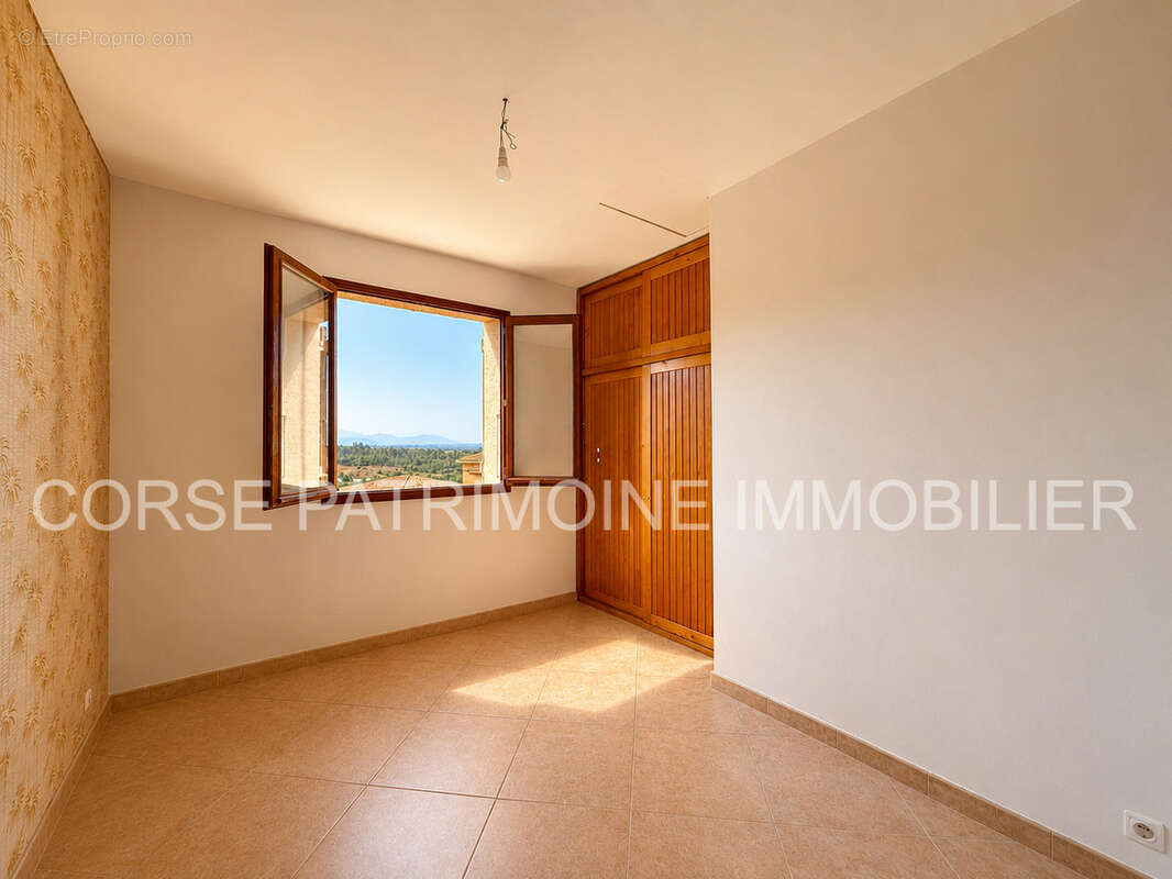 Villa aux multiples possibilités au coeur de Solenzara - photo 17