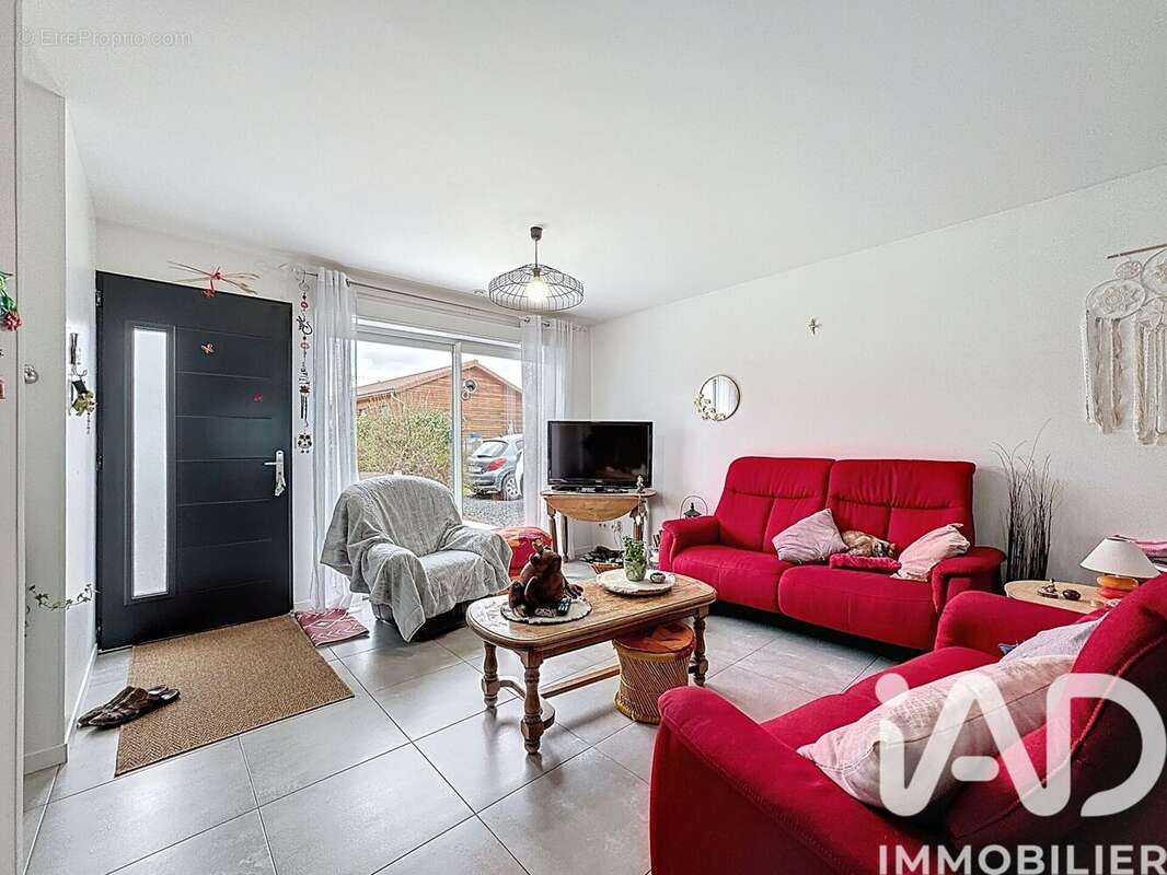 Maison 81 m² à Saint-Vidal  - photo 6