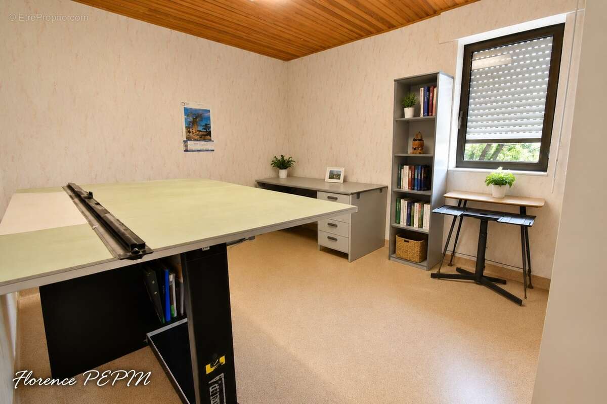 Maison d'architecte avec dépendance, étang et plus de 3,3 hectares de nature à 10 minutes de Pornic - photo 11