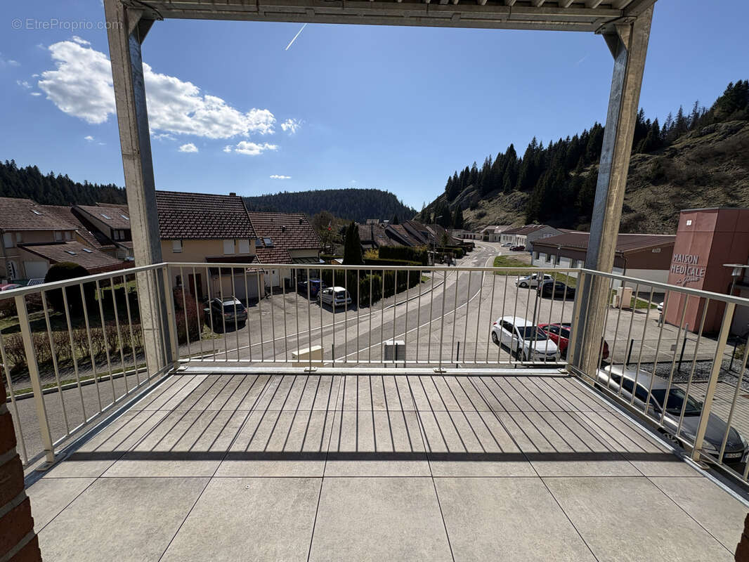 Appartement à LA CLUSE-ET-MIJOUX
