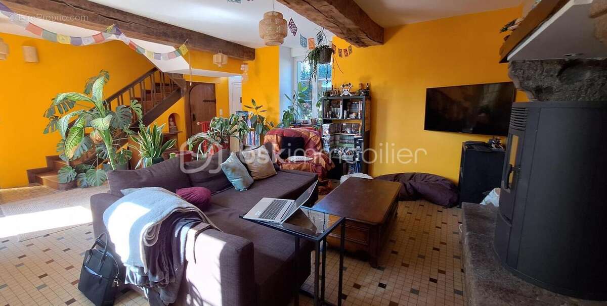 Maison à SAINT-BERTHEVIN-LA-TANNIERE