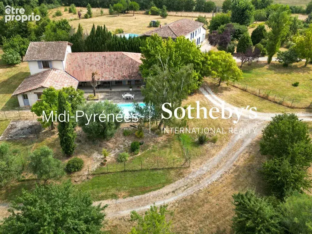 GIROUSSENS : Grande maison familiale à Rafraîchir - photo 5