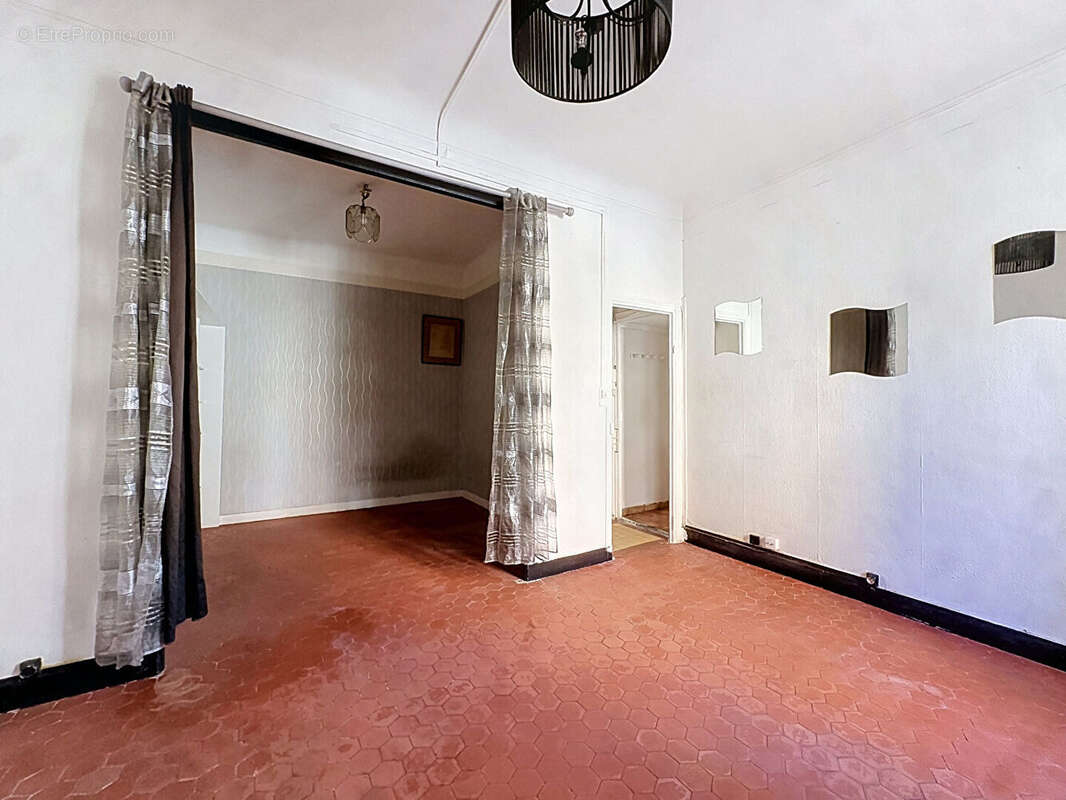 Appartement à MARSEILLE-5E