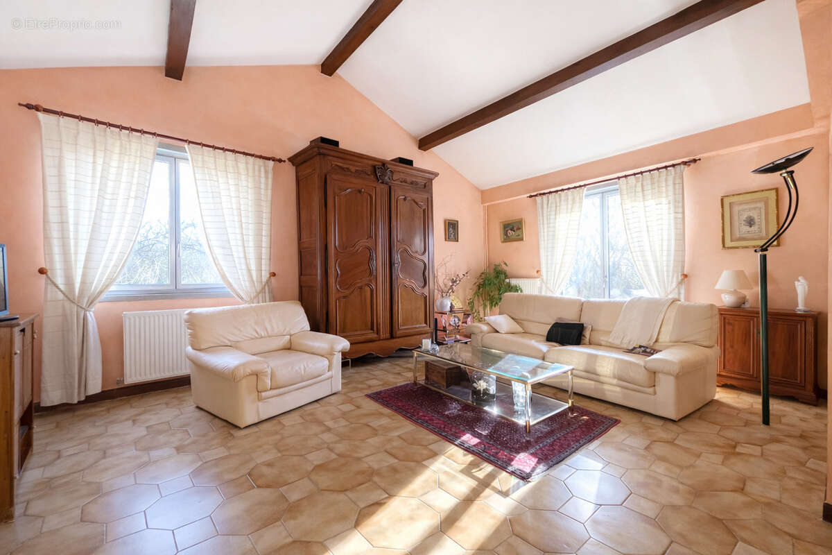 Maison à SAINT-GENIS-LES-OLLIERES