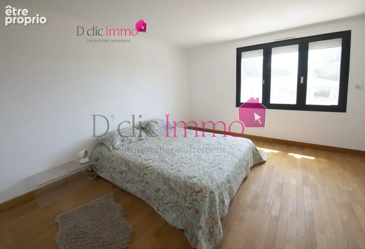 SOULLANS -Maison familiale - 6 chambres - terrain de 1584m2 - centre ville - photo 6