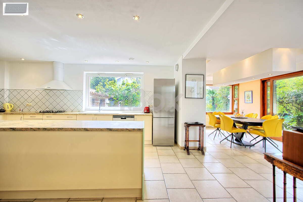 TOULON, Ameniers, superbe maison sur 959m2 de terrain arboré - photo 9