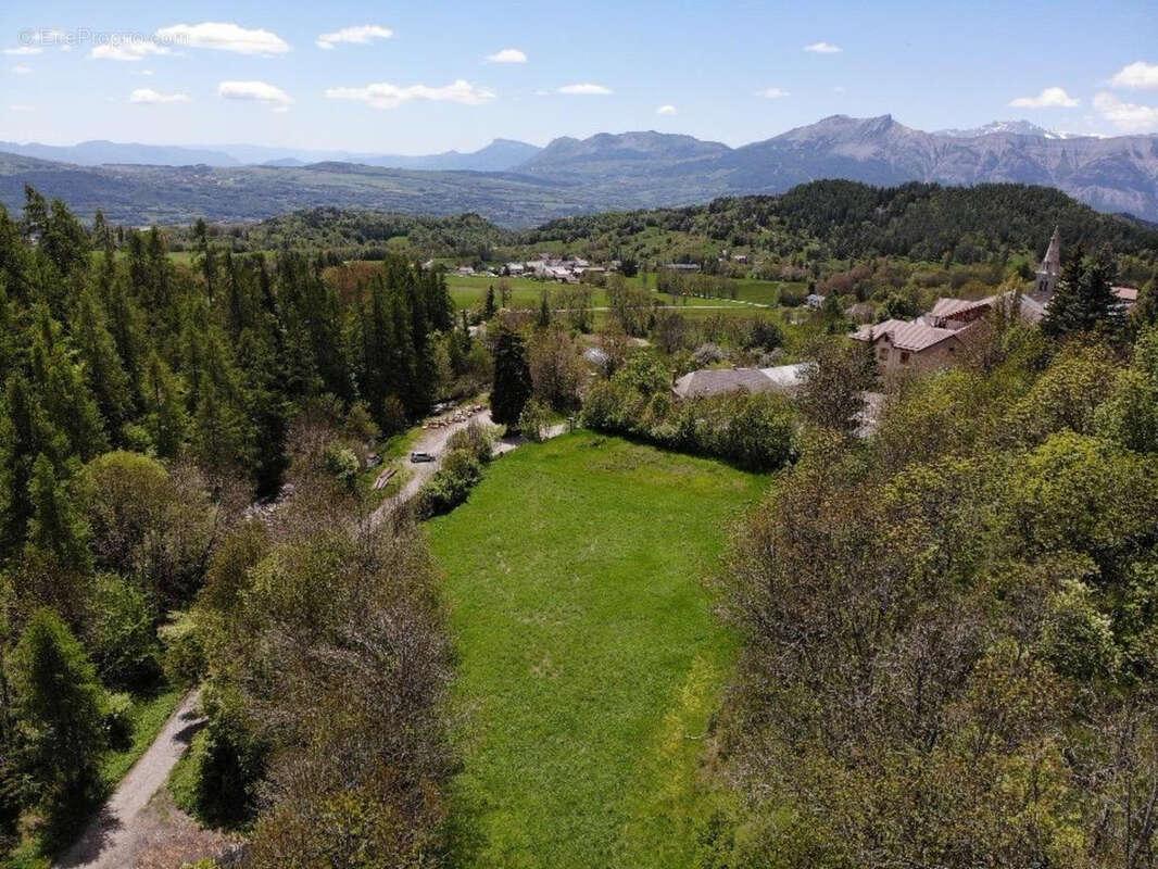 Grand Terrain constructible au village, au Pied de Chaillol 1600 ! - photo 2