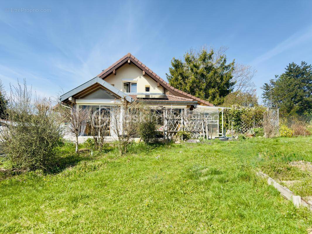 Maison à LA ROCHE-SUR-FORON