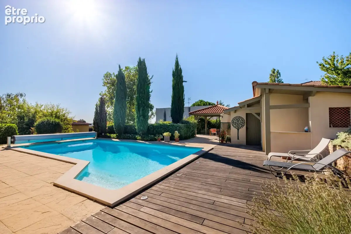 Haut de collonges - maison d architecte de 218m2 sur parc paysager de 2 620m2 avec piscine - photo 2