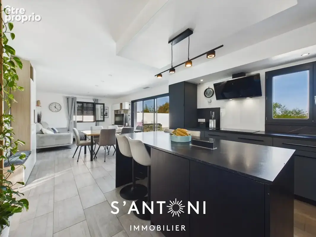 Saint-Thibéry  Villa T4 plain-pied avec piscine et dépendance - photo 3
