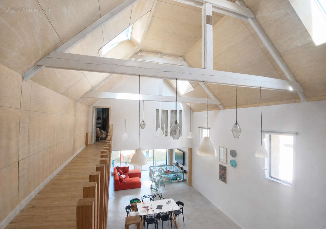 Coulombs_ maison/villa /loft/ en pierre 160 m2 / 2chambres/ jardin - photo 10