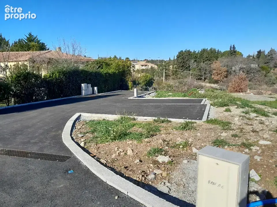 Terrain à GREASQUE