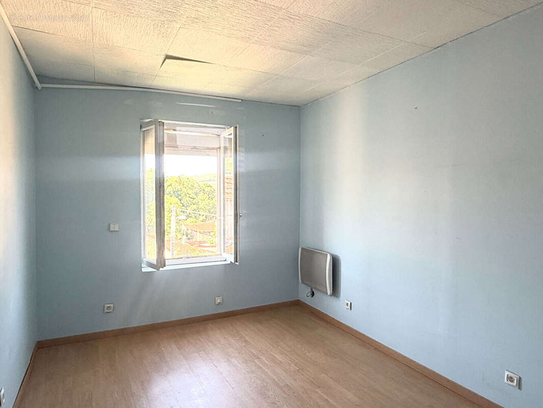 VERTAIZON / Au coeur du village - Maison de bourg avec vue dégagée ! - photo 8