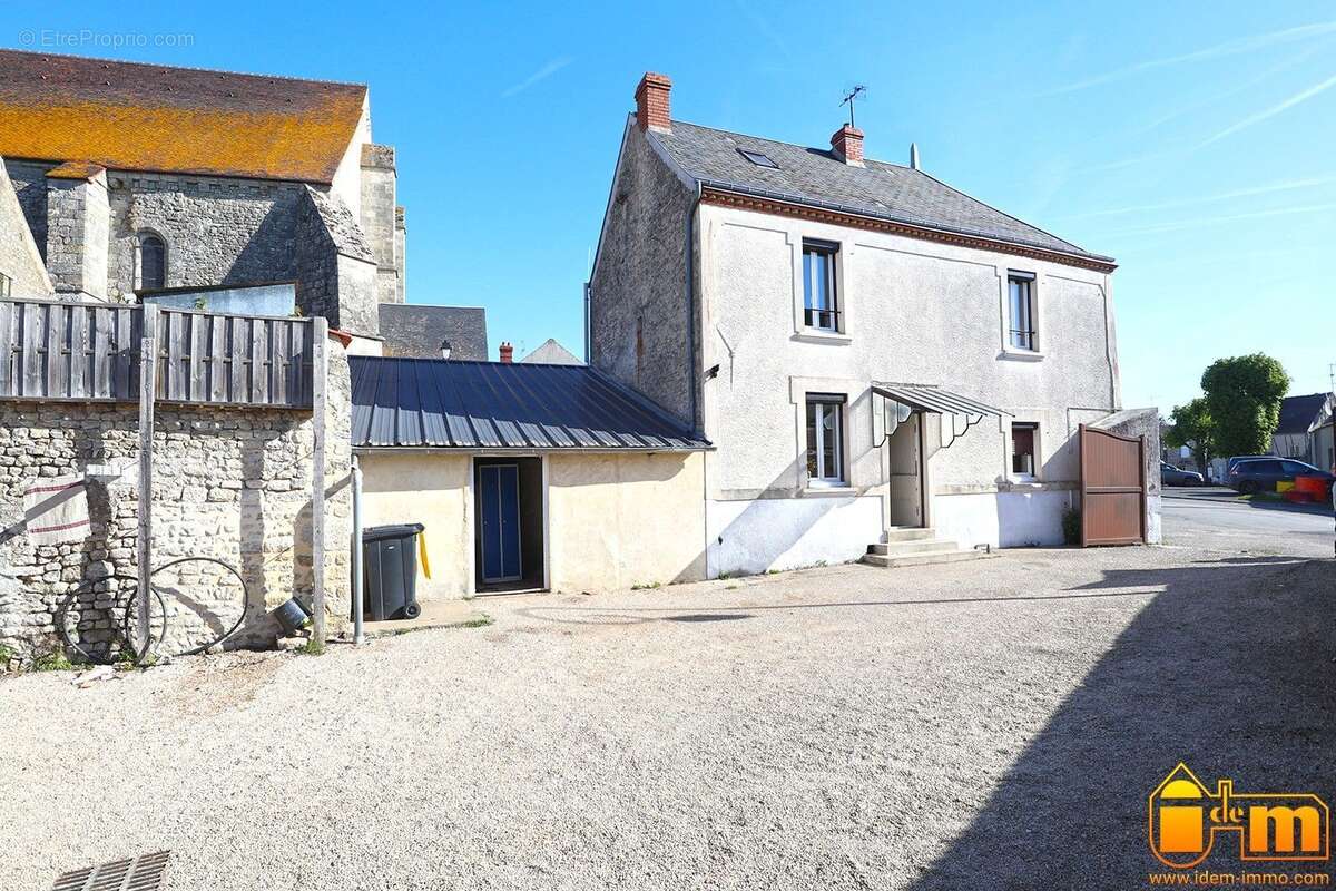 Maison à ETAMPES