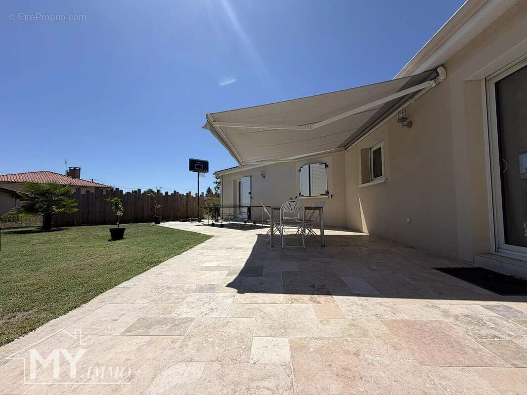 LE FLEIX : Maison de 2011 avec double garage et jardin - photo 15