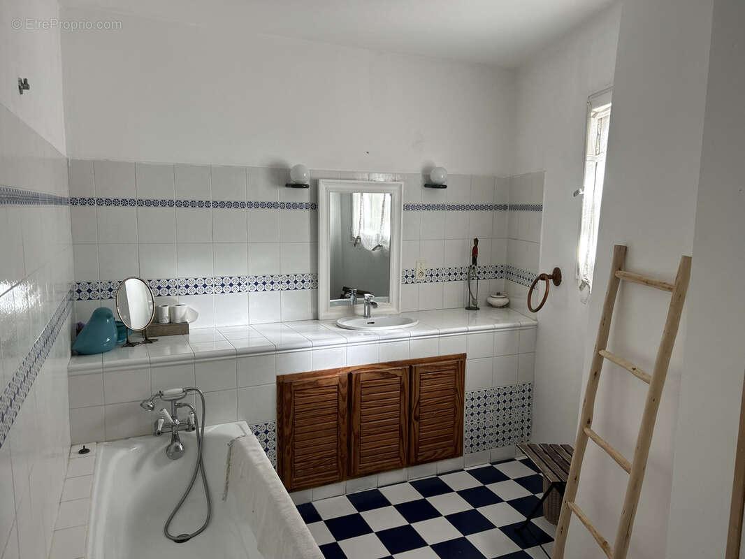 Maison à SAINT-QUENTIN-LA-POTERIE