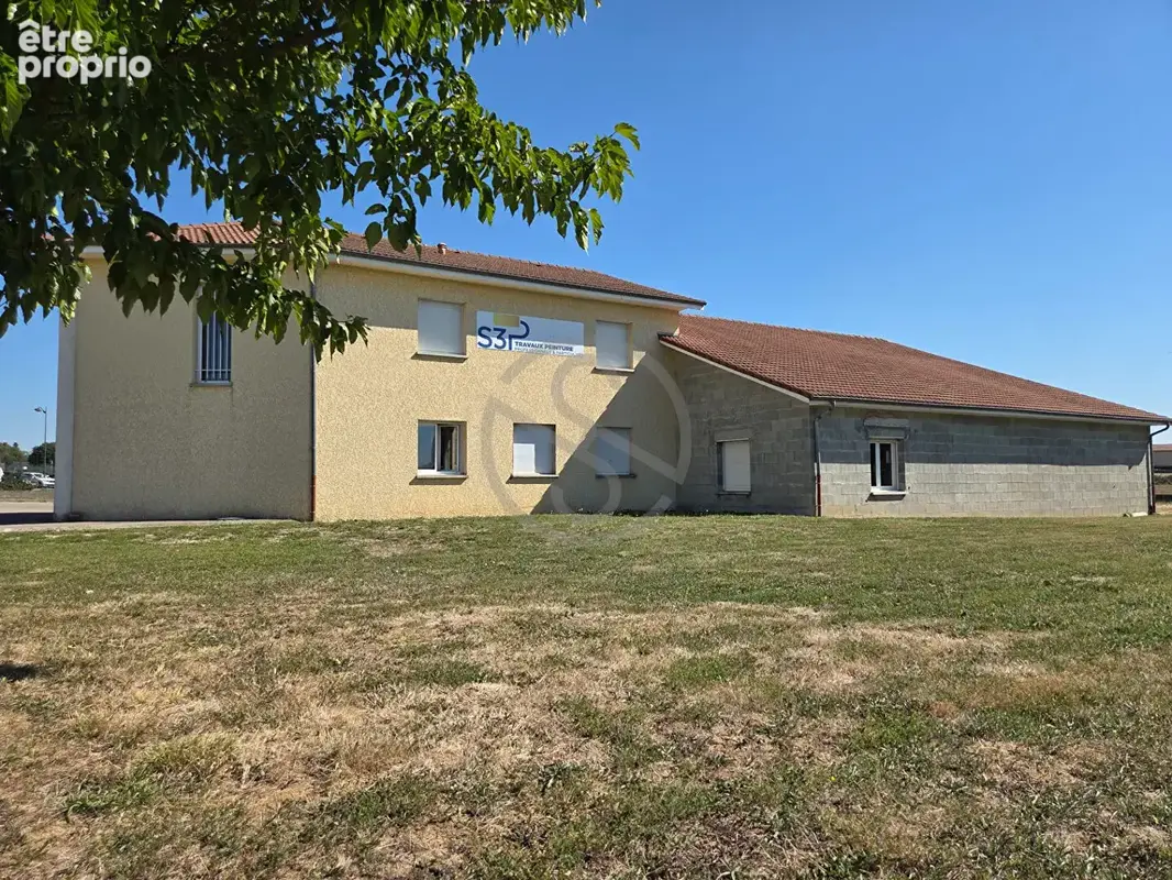 Local d'activité avec bureaux et entrepôt - photo 2