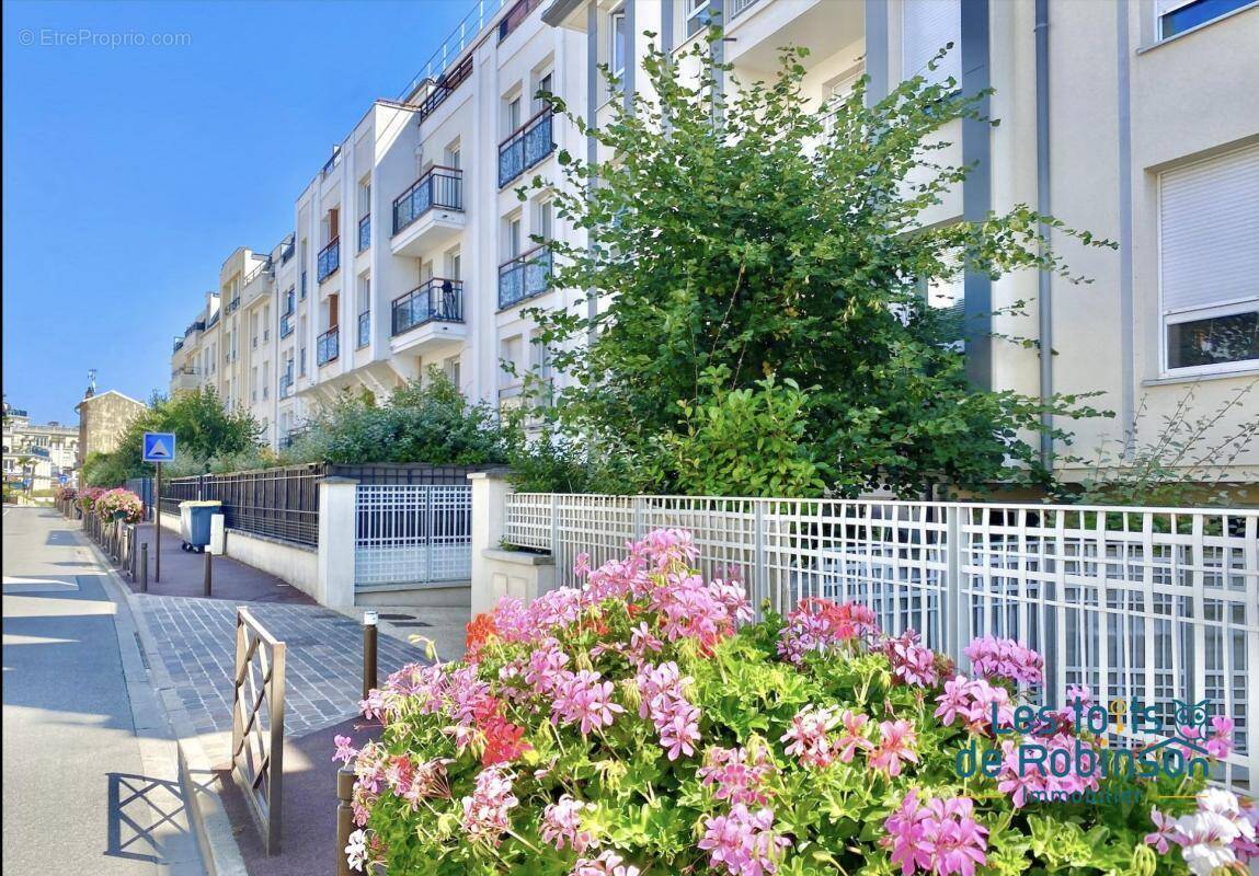 Appartement à LE PLESSIS-ROBINSON