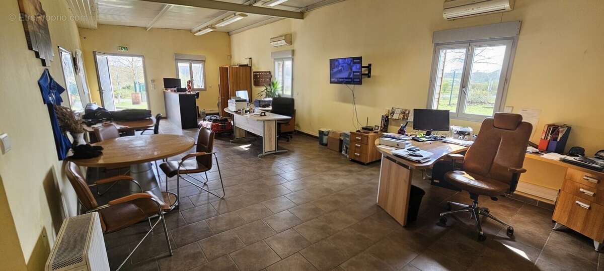 Commerce à SOUVIGNE