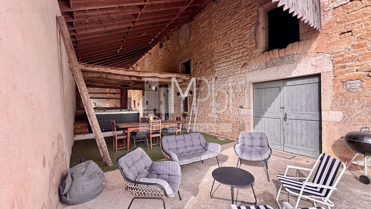 Maison à VILLEREVERSURE