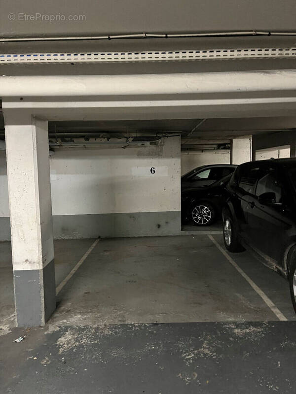 Parking à PARIS-3E